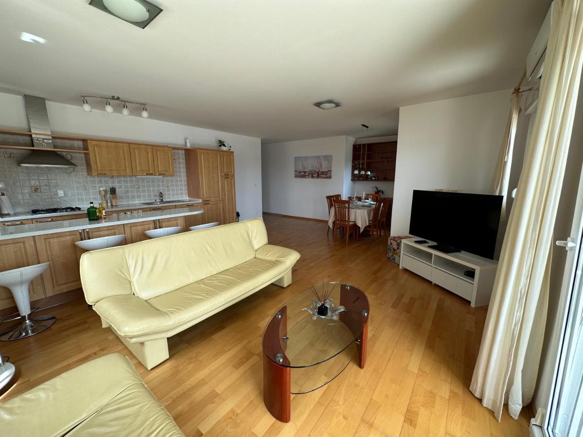 Aurora Luxury Apartment *